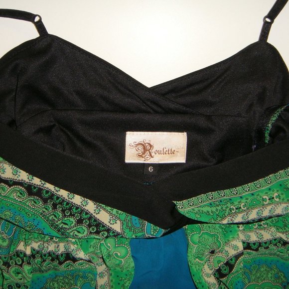 Beautiful Lightweight Dress - Picture 8 of 8